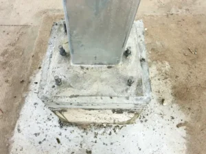 خرید گروت سیمانی آماده PSI-GROUT-C2 با مقاومت بالا، بدون انقباض و استاندارد ASTM برای نصب تجهیزات، زیرسازی صفحه ستون و فونداسیون صنعتی.