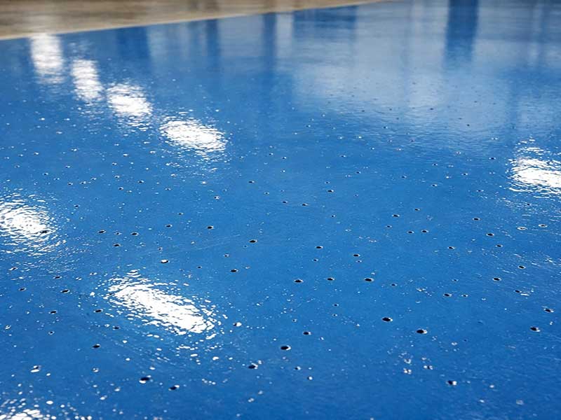 ایجاد سوراخ های سوزنی  روی سطح پوشش اپوکسی کف در محیط 